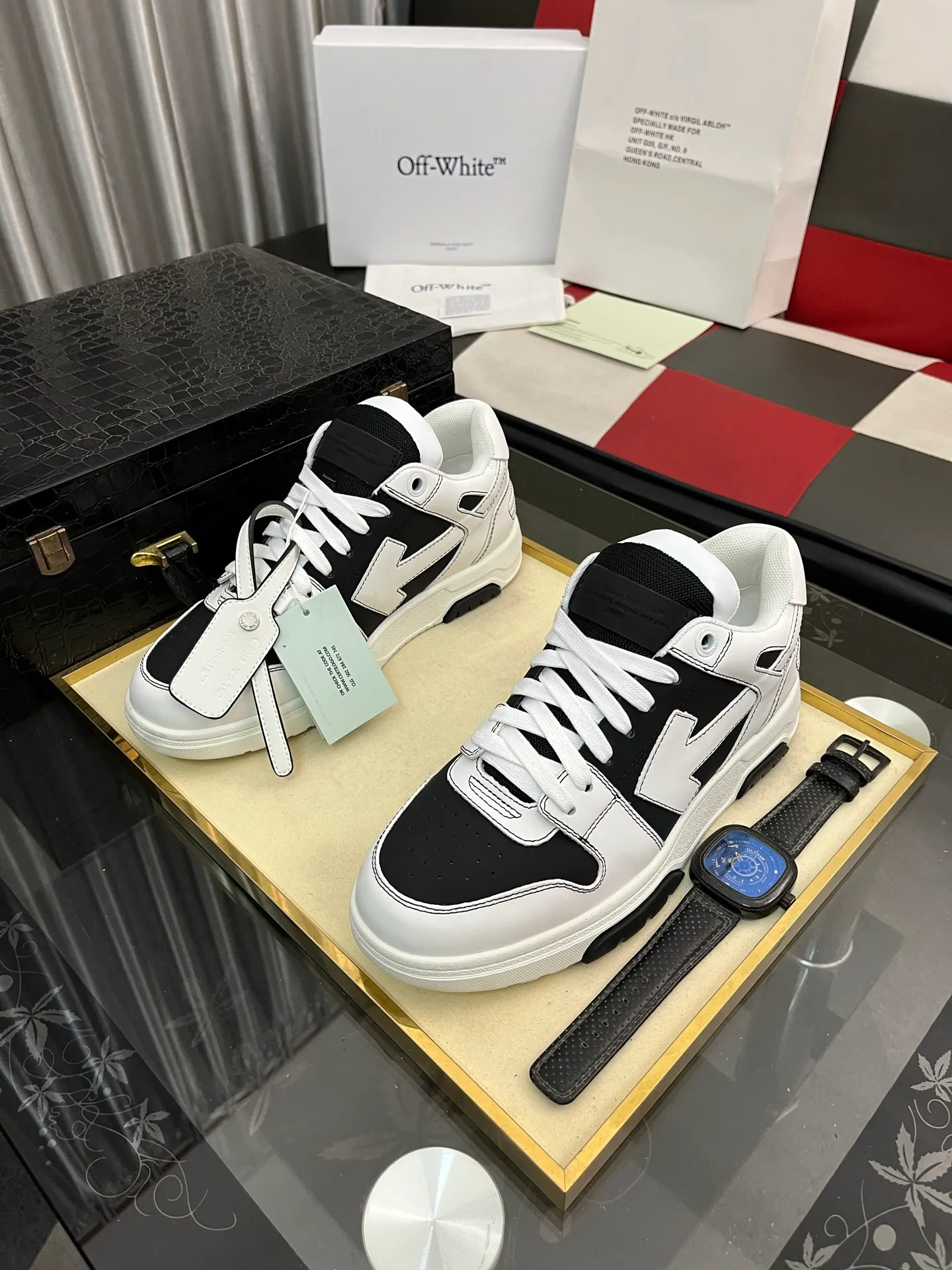 Men's shoes 💰600⌚️⌚️ OFF-White C/O VirGil Abloh fashionable and versatile casual shoes. Exclusive first release of the new model. Made of environmentally friendly cowhide leather and mesh fabric upper material. The insole is embedded with foam cushioning EVA material. The correct midsole is equipped with EVA lightweight cushioning. External tooth nail rubber outsole. The correct accessories can be customized simultaneously. Women's model: 35-40 Men's model: 39-45